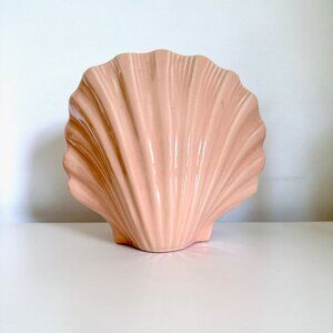 HYALYN POTTERY CLAMSHELL VASE 438 MADE IN USA PALE PEACH